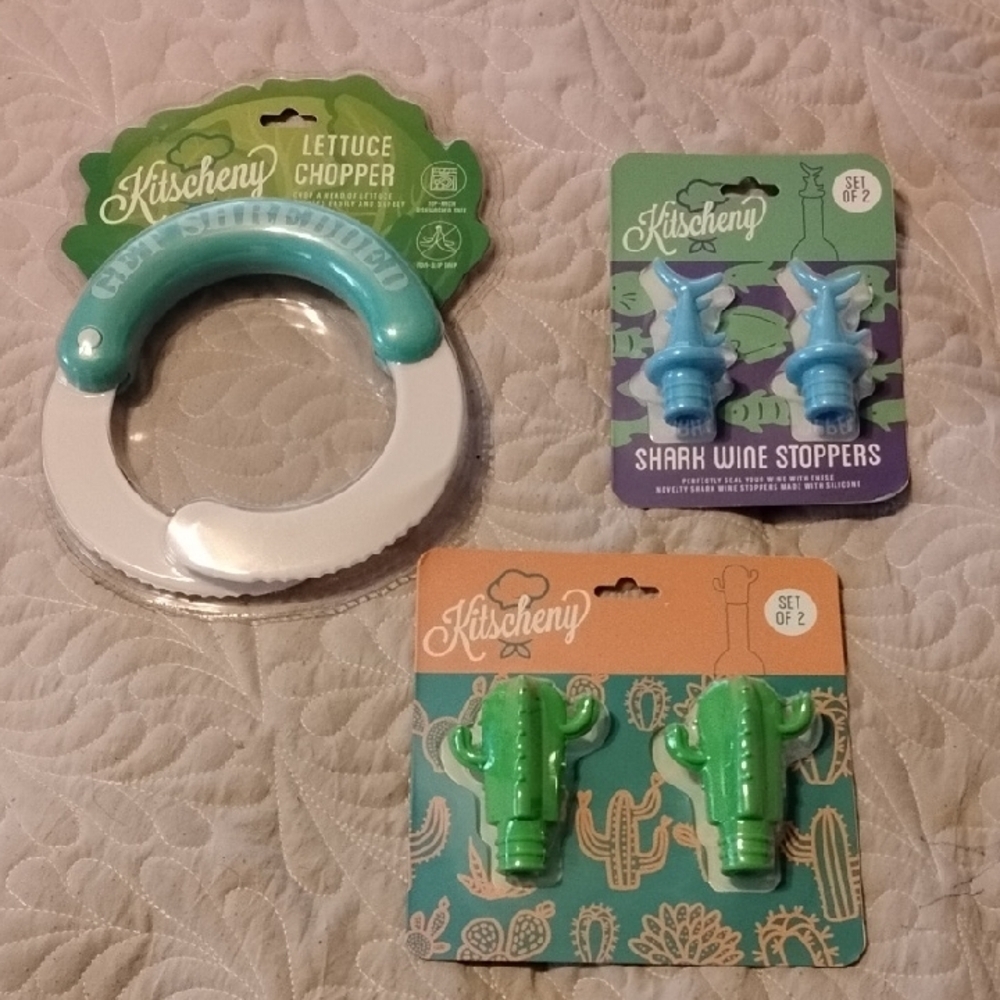 Kitscheny Lettuce Chopper, Cactus & Shark Wine Stoppers, NWT, Lot Of 3